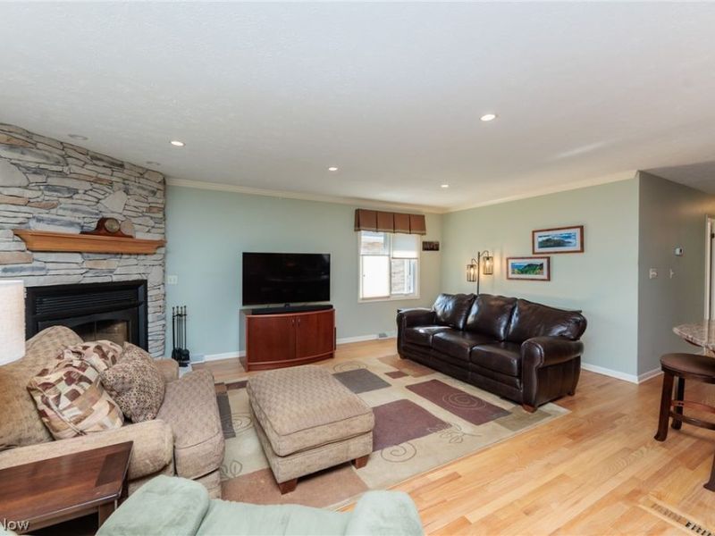 9711 Idlewood Drive , Cleveland, OH 44144 Photo 8