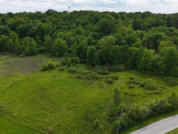 999 Timbercrest Drive , Canfield, OH 44406