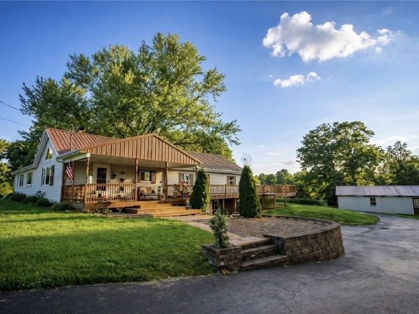 1425 Old State Rd, New Castle, PA 16101
