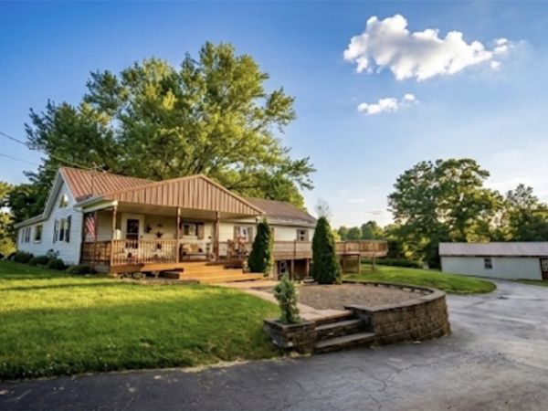 1425 Old State Rd , New Castle, PA 16101