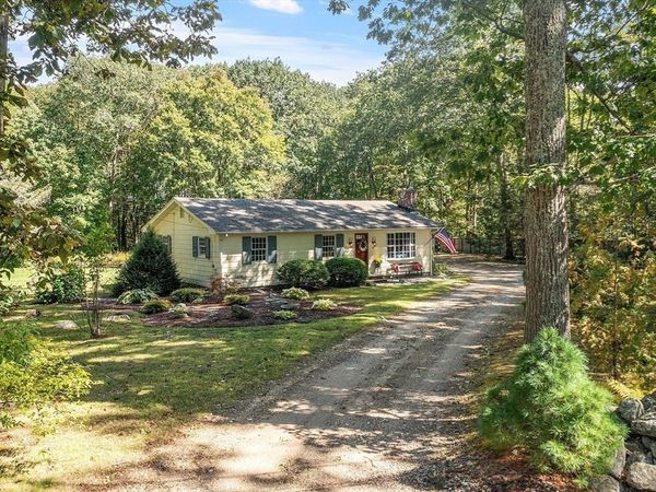 25 Old Coach Rd, Barre, MA 01005