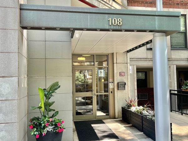 108 Peterborough, Unit 4H, Boston, MA 02215