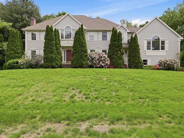 4 Farnham Circle, Andover, MA 01810