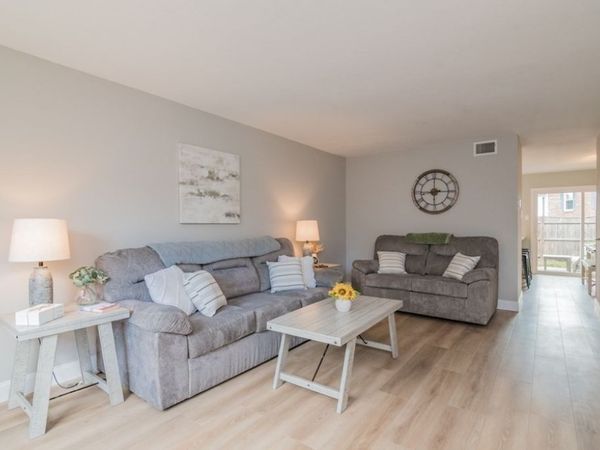 1175 Dickinson, Unit 1175, Springfield, MA 01108