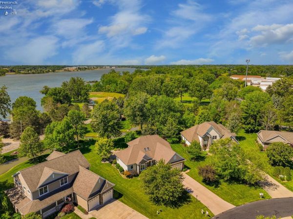 1042 Lost Lake Road, Port Clinton, OH 43452