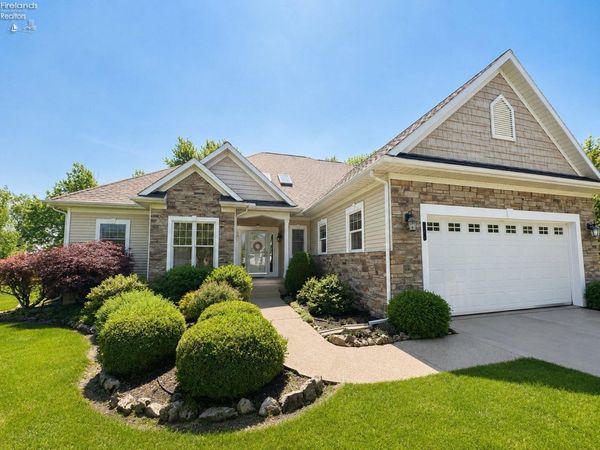 1042 Lost Lake Road, Port Clinton, OH 43452