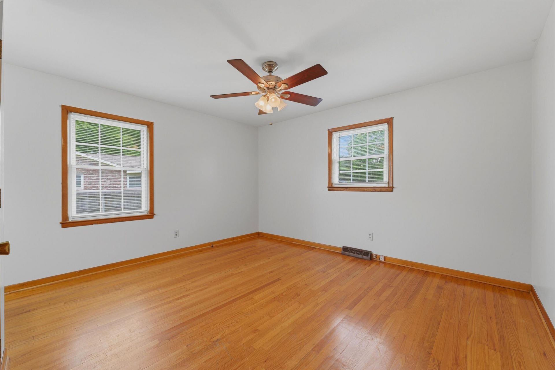 102 Washington Drive Photo 10