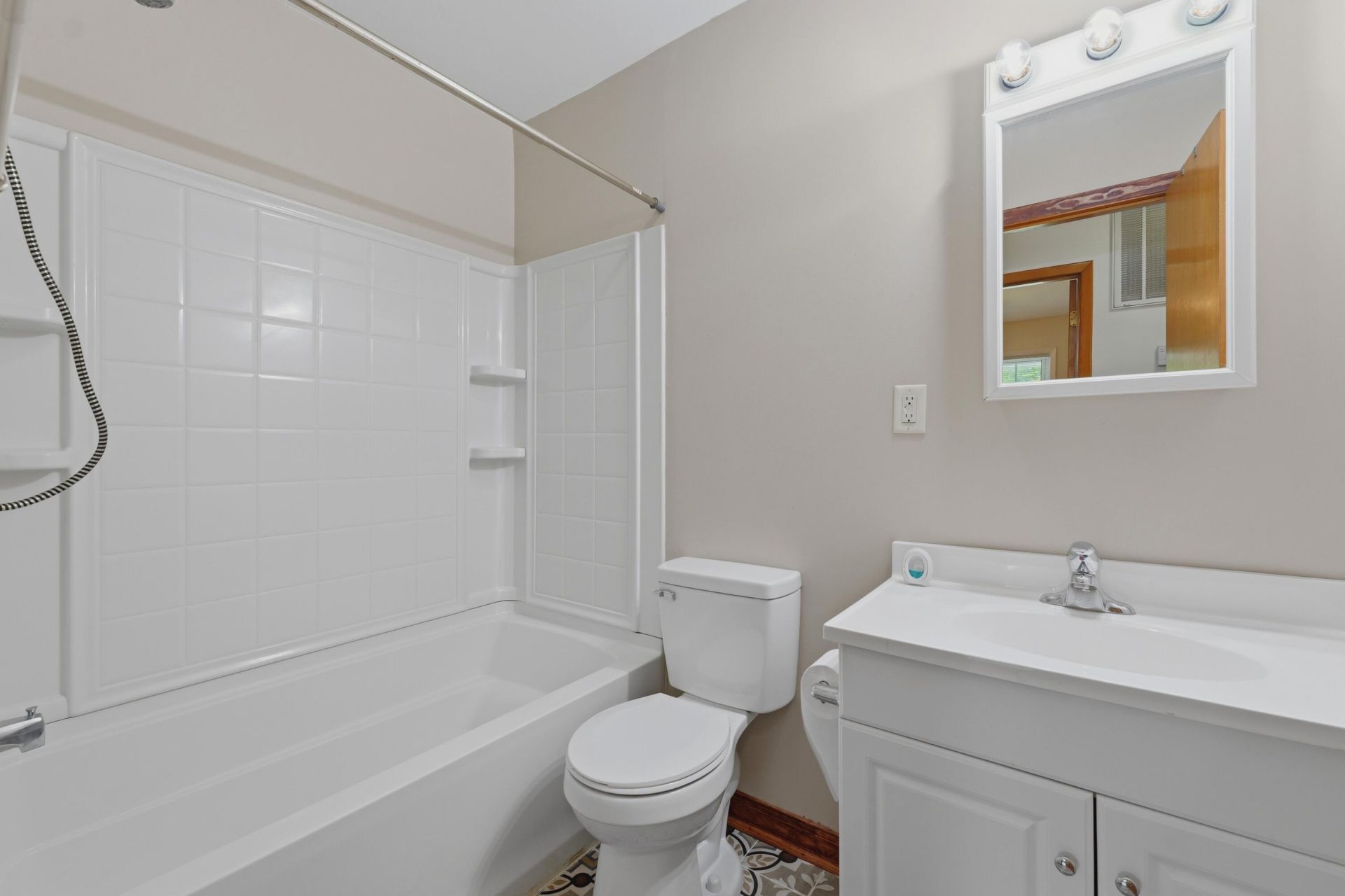 102 Washington Drive Photo 14