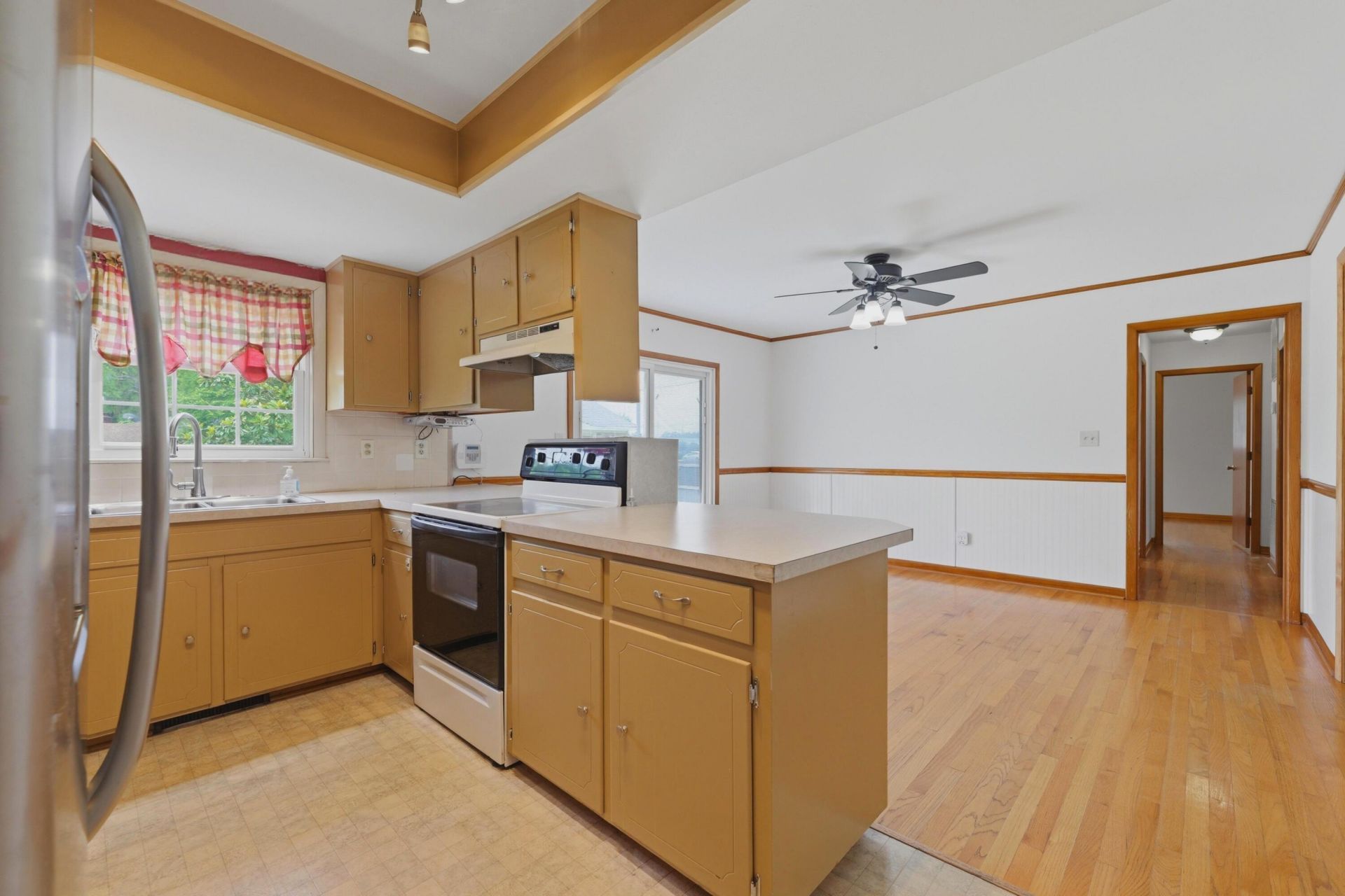102 Washington Drive Photo 6