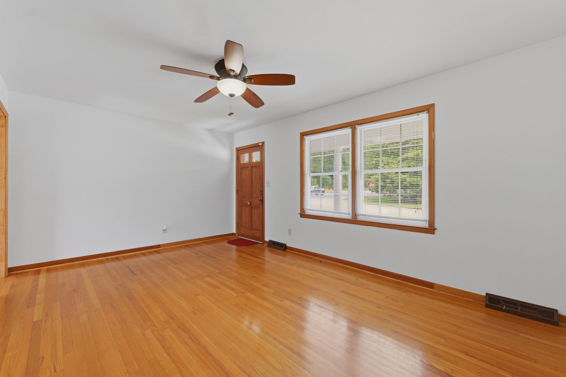 102 Washington Drive Photo 9