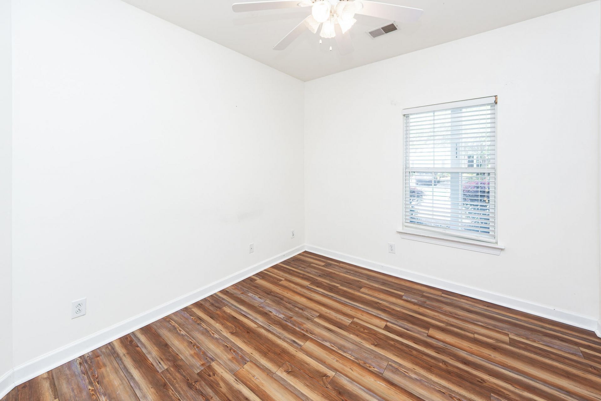 301 Pickering Lane Photo 18