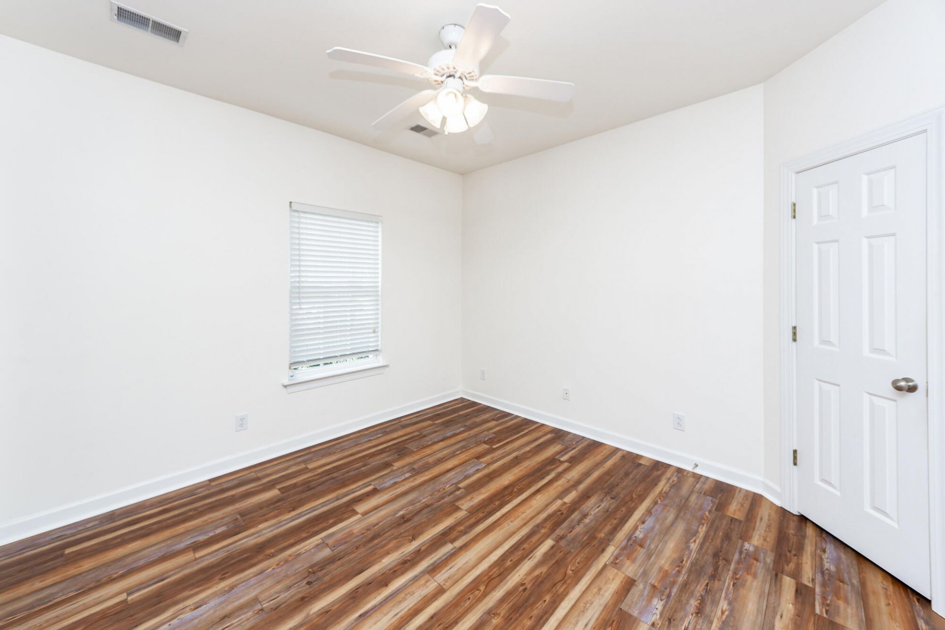 301 Pickering Lane Photo 23