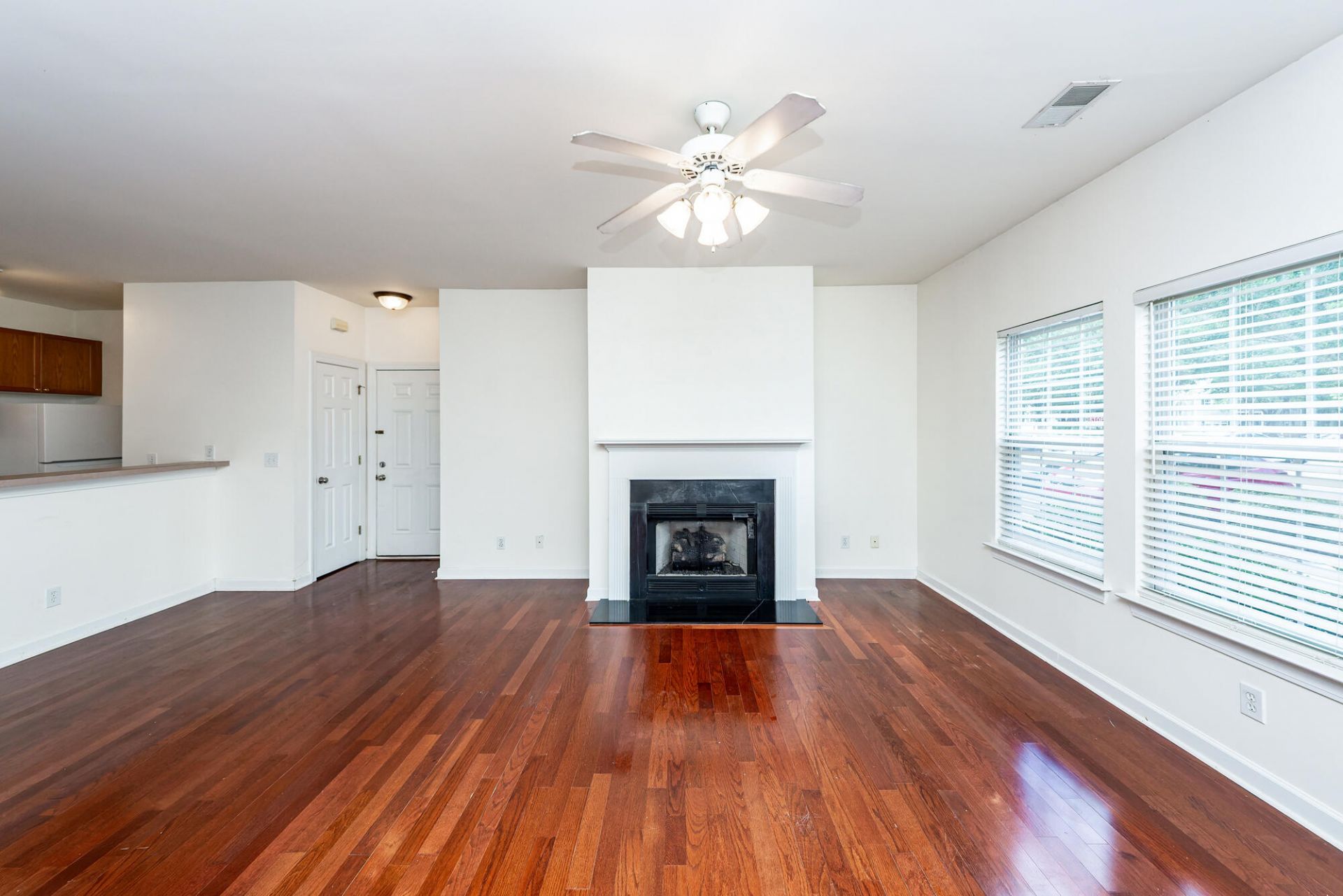 301 Pickering Lane Photo 7