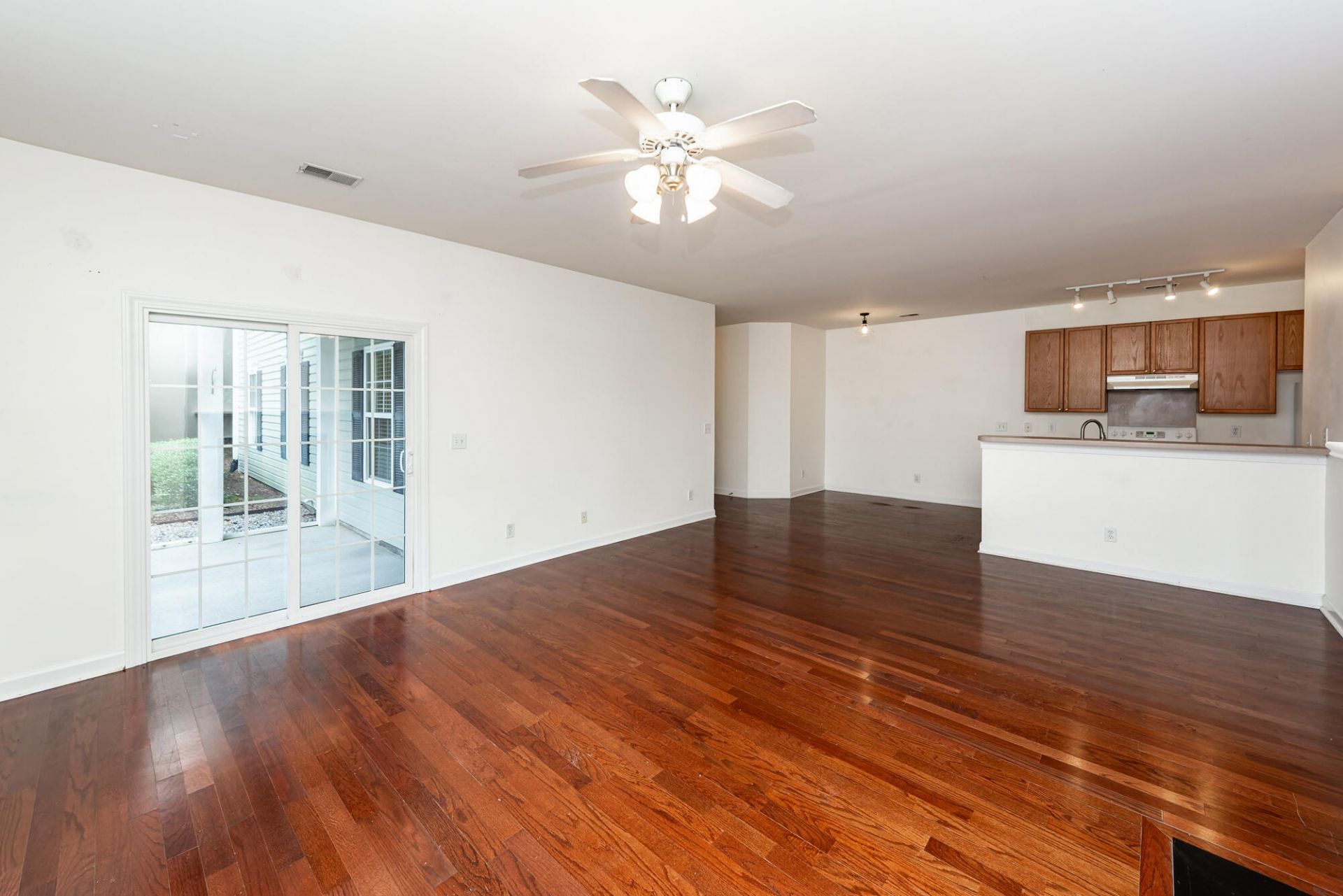 301 Pickering Lane Photo 8