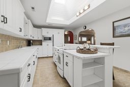 27 41st Avenue photo 4