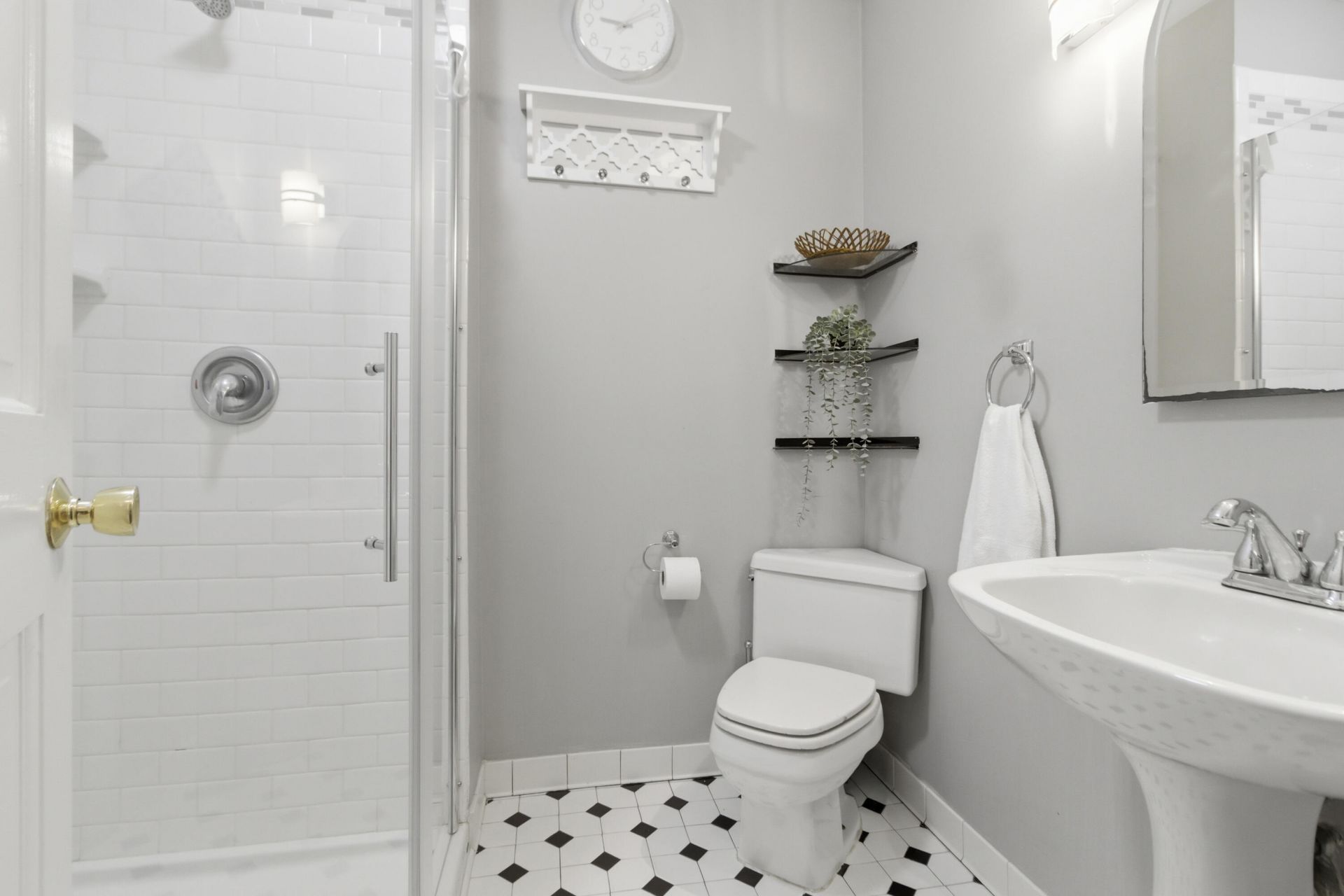 27 41st Avenue Photo 41