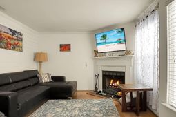 1044 Planters Place photo 4
