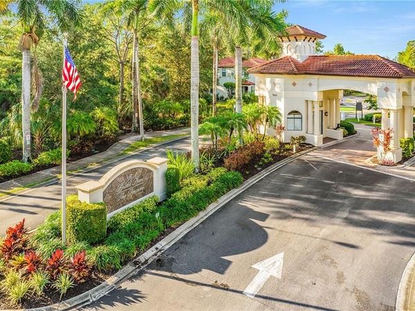 7542 Bristol CIR, NAPLES, FL 34120