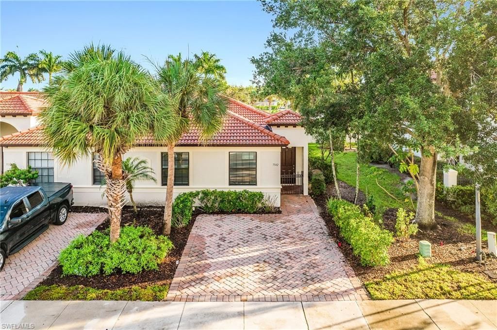 7542 Bristol Cir, Naples, FL 34120 Photo