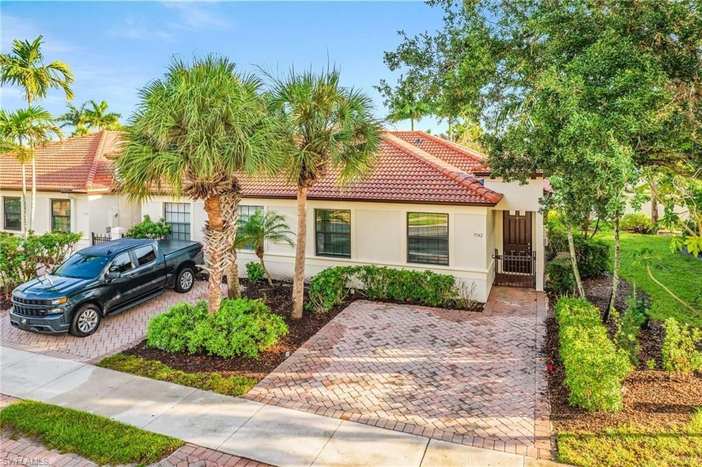 7542 Bristol Cir, Naples, FL 34120 Photo