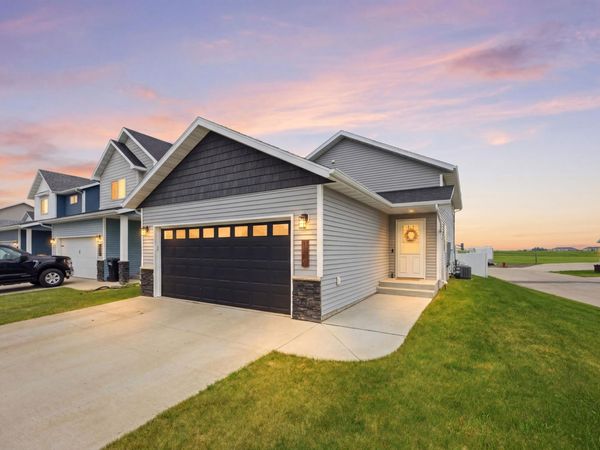 1138 Highland Lane W, West Fargo, ND 58078