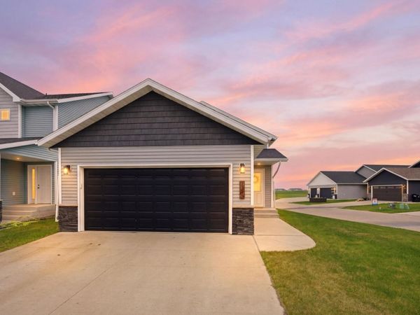 1138 Highland Lane W, West Fargo, ND 58078