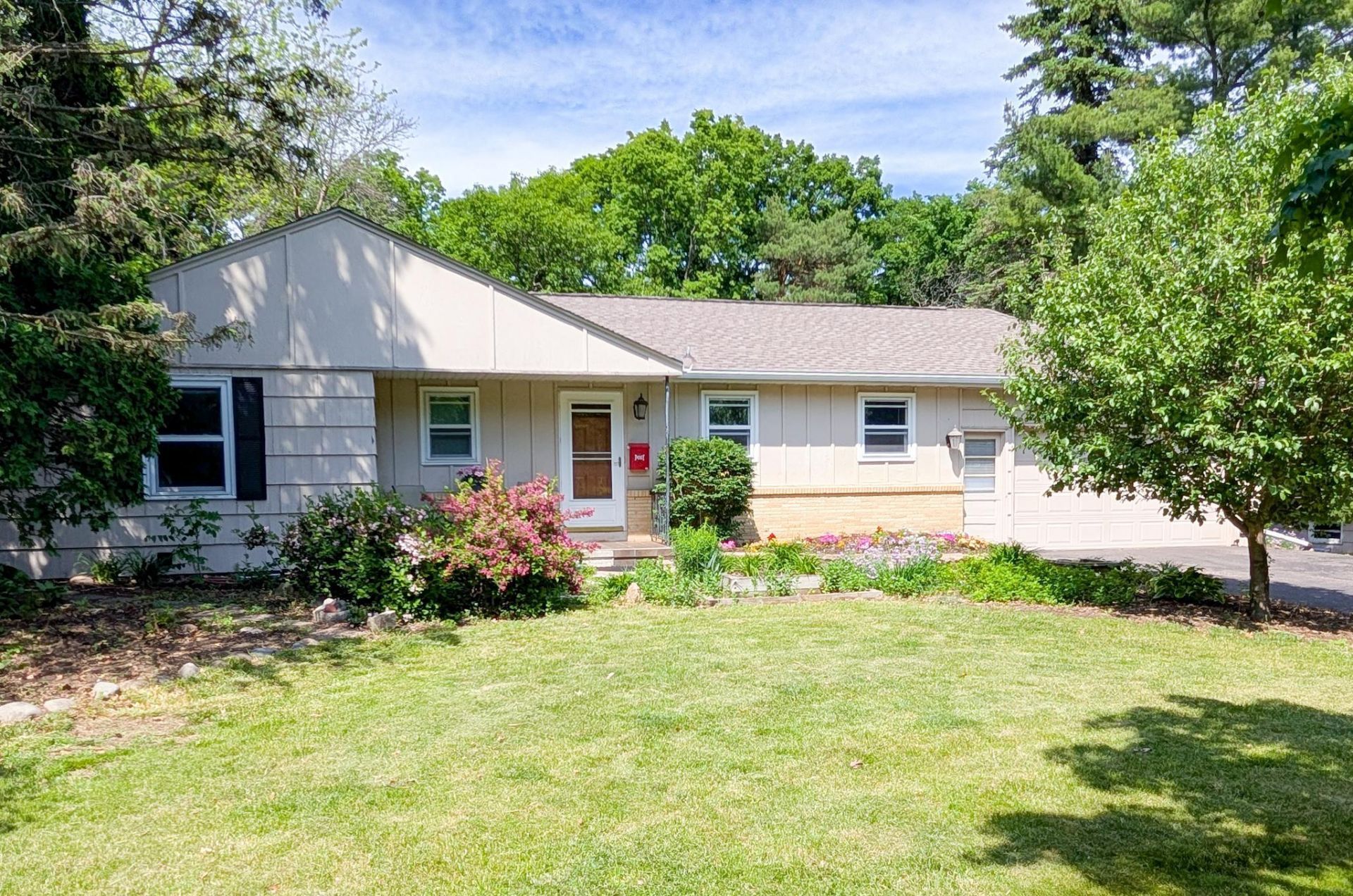 3613 Robin Lane , Hopkins, MN 55305