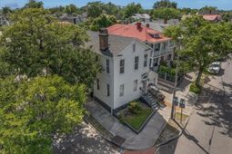695 King Street  photo 4