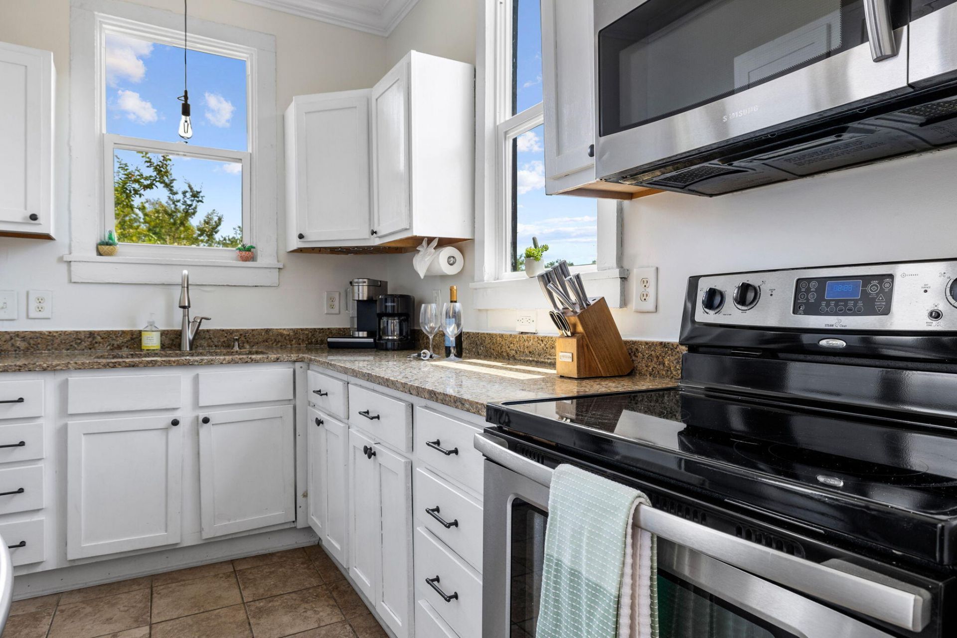 695 King Street  Photo 35