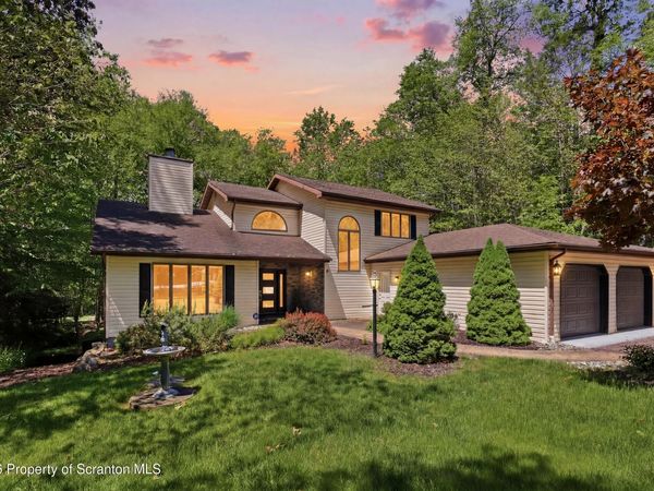 2526 Country Club Drive , Tobyhanna, PA 18466