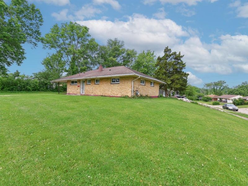 8791 Grenada Drive, Springfield Twp., OH 45231 Photo 2