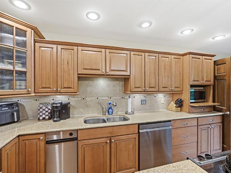 9853 Kittywood Drive, Colerain Township, OH 45252 Photo 24
