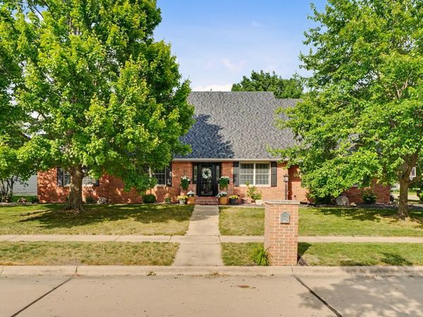 402 N Beringer Circle , Urbana, IL 61802