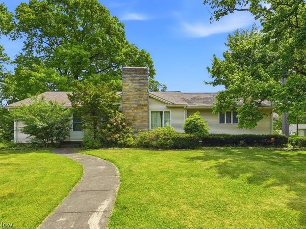 189 Pembroke Road , Akron, OH 44333