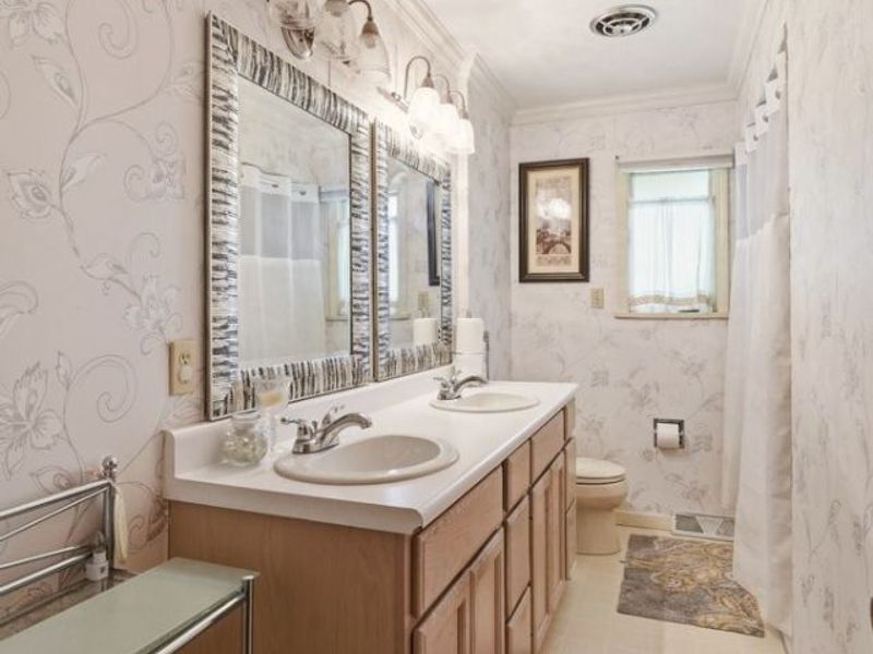 189 Pembroke Road , Akron, OH 44333 Photo 10
