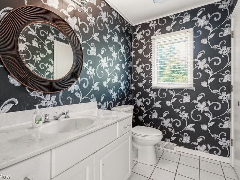 189 Pembroke Road , Akron, OH 44333 Photo 11