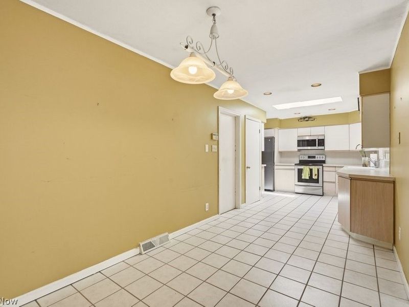 189 Pembroke Road , Akron, OH 44333 Photo 15