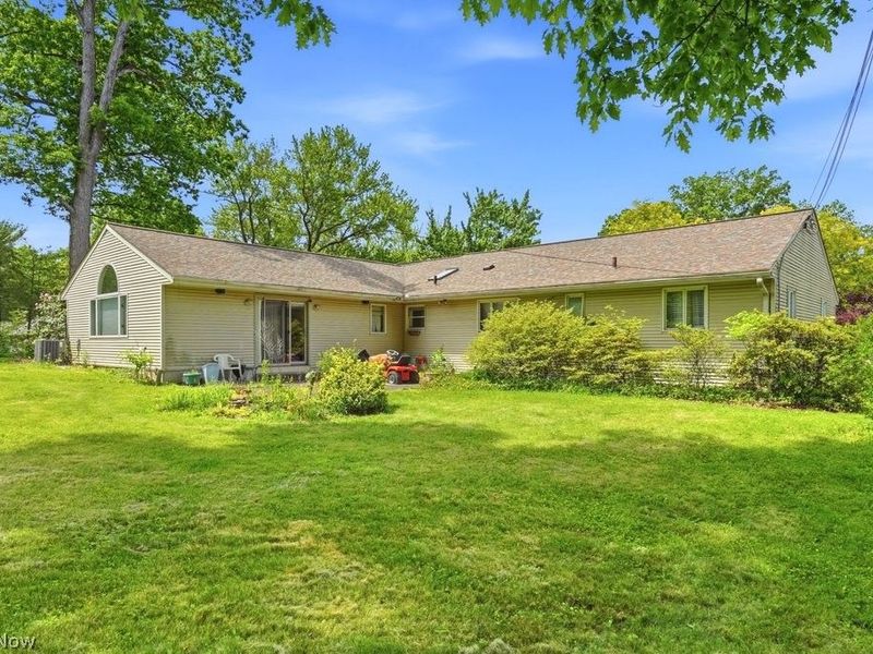 189 Pembroke Road , Akron, OH 44333 Photo 2