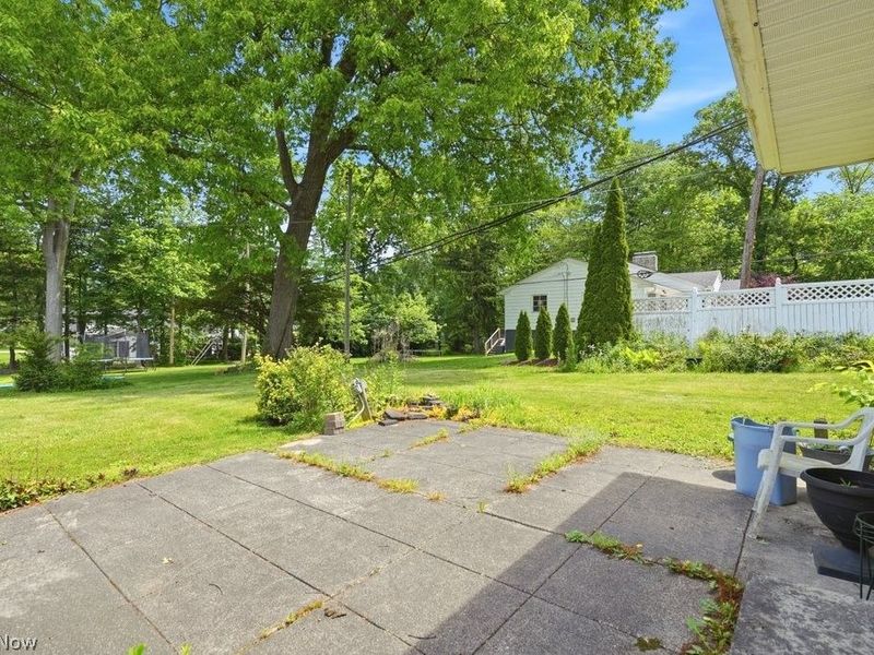 189 Pembroke Road , Akron, OH 44333 Photo 4
