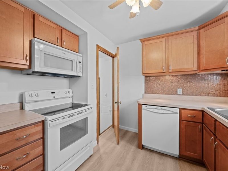 8315 Manorford Drive, Parma, OH 44129 Photo 20