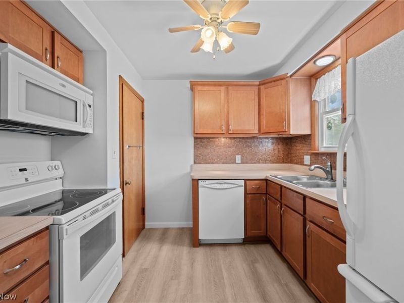 8315 Manorford Drive, Parma, OH 44129 Photo 21