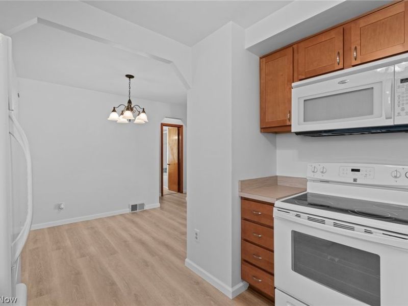 8315 Manorford Drive, Parma, OH 44129 Photo 24