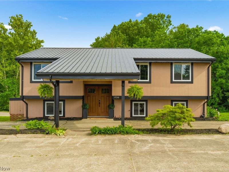 1730 Ledgewood Boulevard NE, Massillon, OH 44646 Photo 1