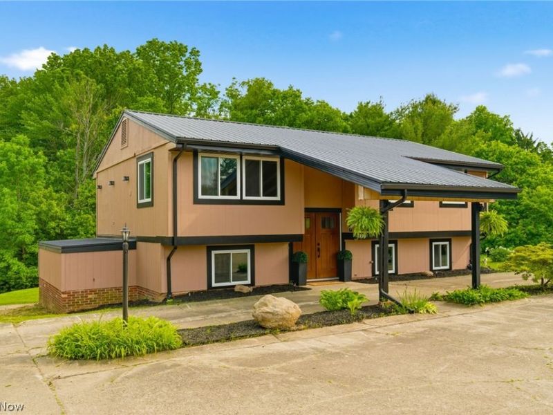 1730 Ledgewood Boulevard NE, Massillon, OH 44646 Photo 3