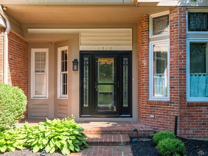 1910 Rustling Oak Court, Washington Township, OH 45459 Photo 4