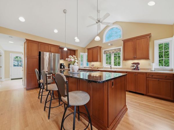 41 Nottingham Drive, Nashua, NH 03062