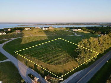 4 John Michael Drive E, Suttons Bay, MI 49682