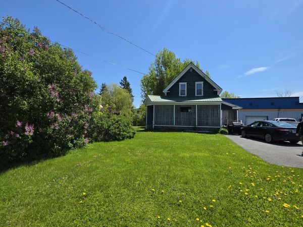 28 Dyer Street , Presque Isle, ME 04769