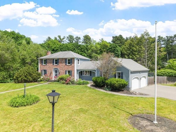 2 Rourke Lane, Lynnfield, MA 01940