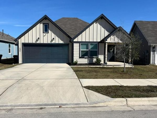121 Sweetwater Creek LN , Hutto, TX 78634